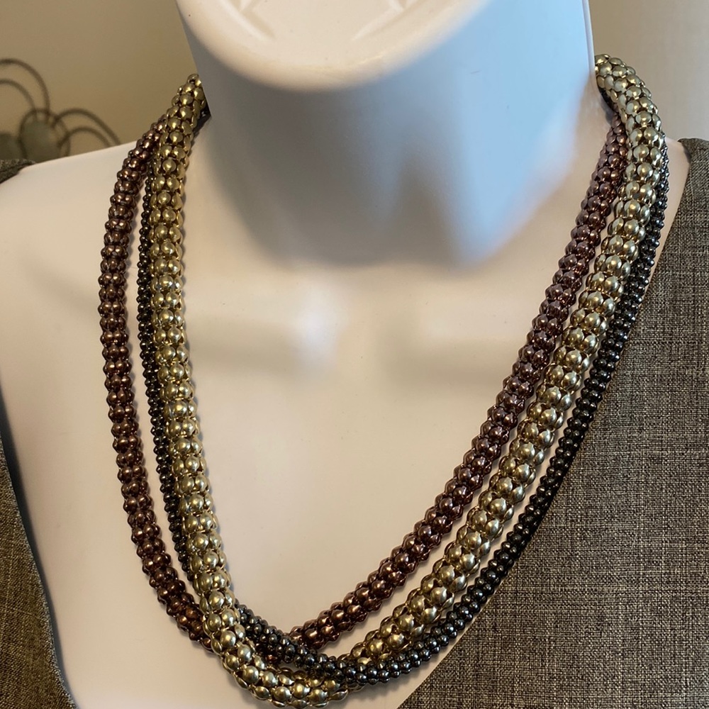 Tri color three strand chunky necklace Vintage 20” 3” ext chain. EUC